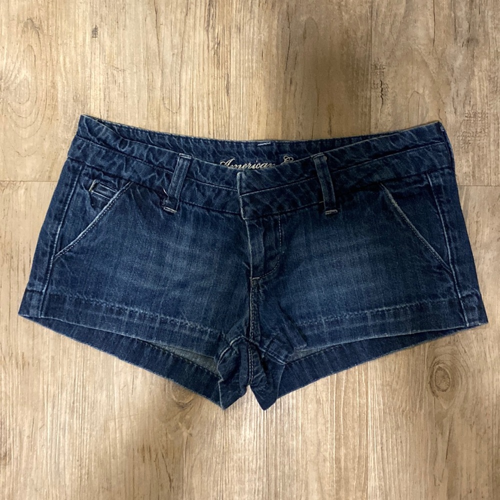 Woman’s shorts — American Eagle Outfitters, size 6.
